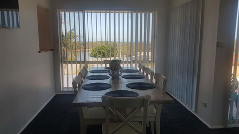 Relax And Chillax At Happi Dayz Retreat - Southport Accommodation 3