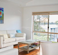 Riverside Views Hawks Nest - Accommodation Southport