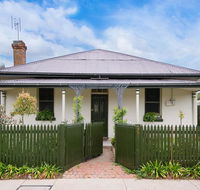 Roalies Farm House - Southport Accommodation