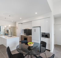 Round About Bulimba - Executive 3BR Bulimba apartment near Oxford St shops and restaurants - Southport Accommodation