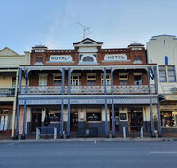 Royal Hotel - Southport Accommodation