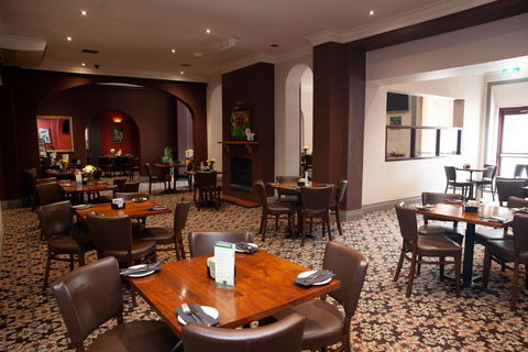 Royal Hotel Singleton - Southport Accommodation 1
