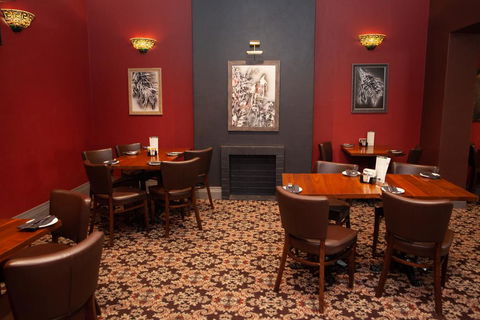 Royal Hotel Singleton - Southport Accommodation 2