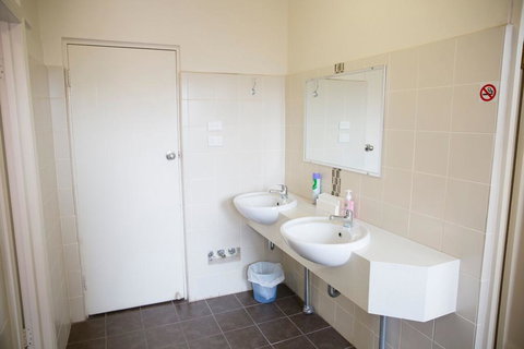 Royal Hotel Wyong - Accommodation Southport 1
