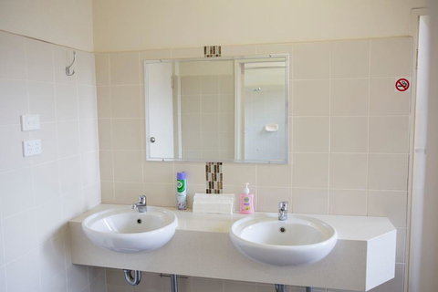 Royal Hotel Wyong - Accommodation Southport 2