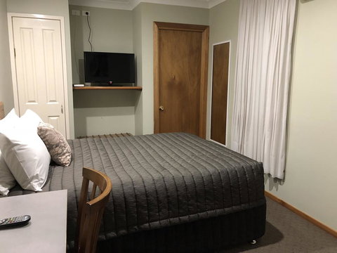 Roydons Motor Inn - Accommodation Southport 3