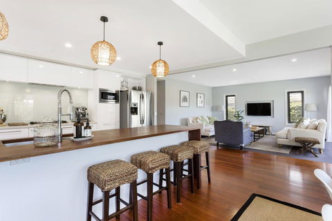 SAFETY BEACH ENTERTAINER - Southport Accommodation 2