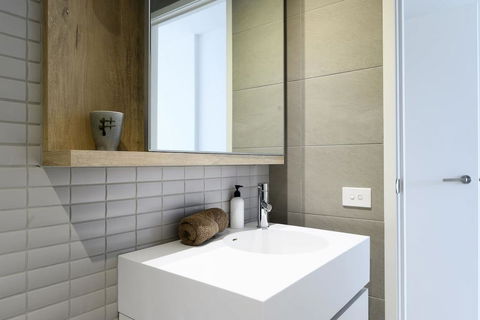 Sanctuary Resort-Style On The Banks Of The Yarra - Southport Accommodation 1