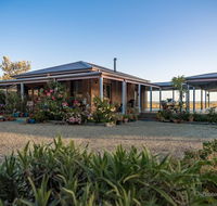SanctuaryWaratah - Southport Accommodation