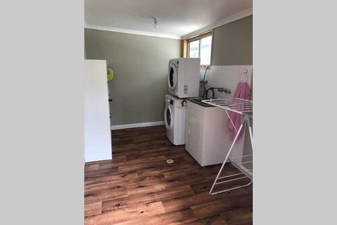 SAREAL PARK - Accommodation Southport 2