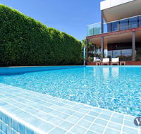 Seaview - Stunning Bay Views - Southport Accommodation