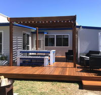 Shellharbour Beach Cottage - walk onto Patrolled beach with flags in summer - Southport Accommodation