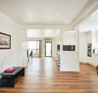 Skymirror Villa - Southport Accommodation