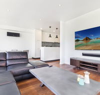 Smart apartment in elegant suburb close to city - Southport Accommodation