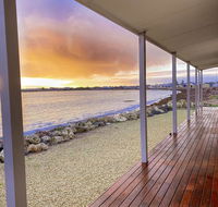Smart Beach House  Pelican Point - Southport Accommodation