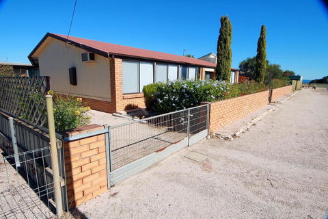 Smoky Bay Holiday House - Southport Accommodation 2