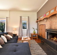 Somerville Wines Farmstay in Broke super cute house on working farm. Walk for miles. - Southport Accommodation