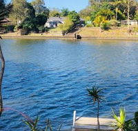 Spacious 2 Bedroom Beach Side Apartment - Close to shopping Centre with Coles Health Food Shop Sushi Pizza Cafes Hairdresse - Accommodation Southport