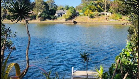 Spacious 2 Bedroom Beach Side Apartment - Close To Shopping Centre With Coles, Health Food Shop, Sushi, Pizza, Cafes, Hairdresse - Accommodation Southport 0