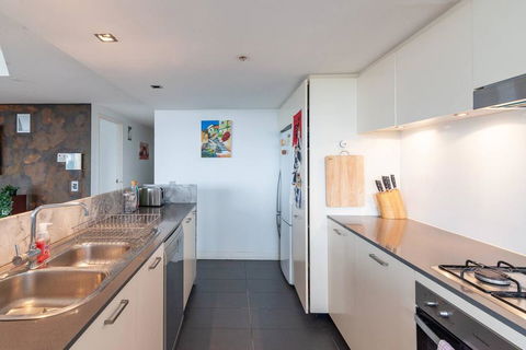 Spacious 2 Bedroom Flat In Wolli Creek - Southport Accommodation 1