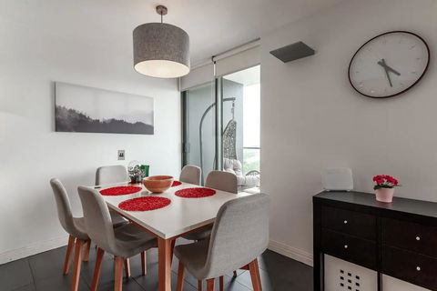 Spacious 2 Bedroom Flat In Wolli Creek - Southport Accommodation 2