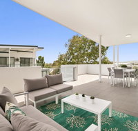 Spacious apartment with generous entertaining - Southport Accommodation