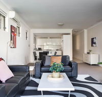 Spacious Two-Bedroom Apartment near Hospital - Southport Accommodation