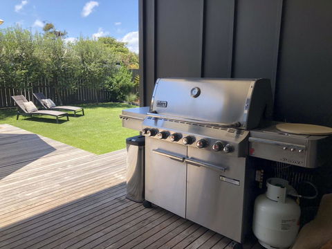 Spray Point Beach House: Entertaining Deck - Southport Accommodation 3