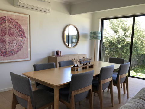 Spray Point Beach House: Entertaining Deck - Southport Accommodation 1
