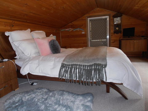 Springmead Rustic Cabin - Southport Accommodation 2