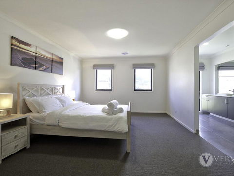 St Tropez - Southport Accommodation 3