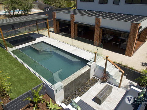St Tropez - Southport Accommodation 0