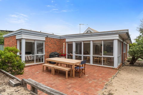 St. Andrews Beach Coastal Escape - Southport Accommodation 1