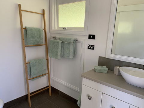 Stephanies Country Cottages - Southport Accommodation 3
