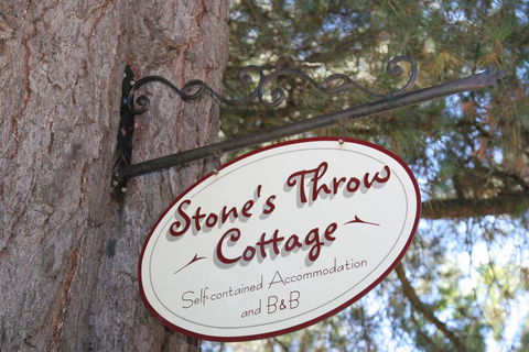 Stone's Throw Cottage Bed And Breakfast - Southport Accommodation 1