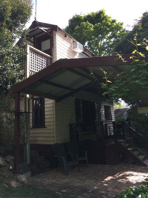 Stone's Throw Cottage Bed And Breakfast - Southport Accommodation 2