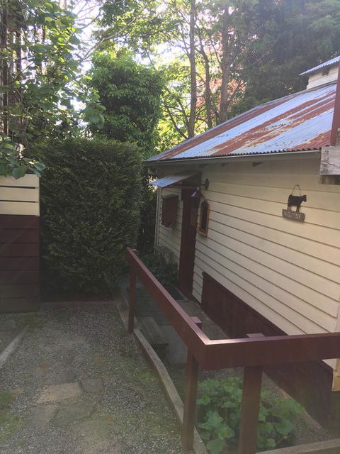Stone's Throw Cottage Bed And Breakfast - Southport Accommodation 3