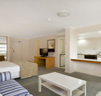 Studio with balcony at College St - Accommodation Southport