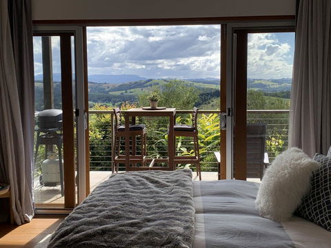 Studio With Stunning Mountain Views - Southport Accommodation 0