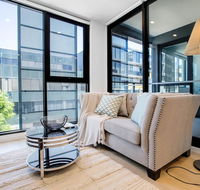 Stunning LightBright New One Bedroom APTHawthron - Southport Accommodation