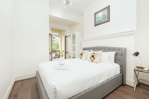 STUNNING SYDNEY HOME 11 - Southport Accommodation 1