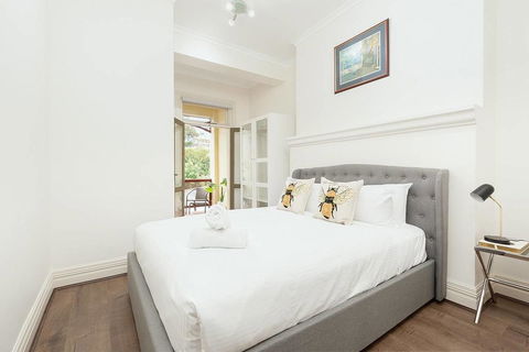 STUNNING SYDNEY HOME 4 - Southport Accommodation 1