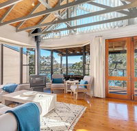 STUNNING WATERFRONT ESCAPE AT DALEYS POINT - Southport Accommodation