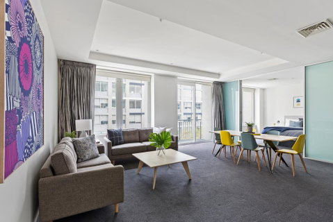 Stunning, Central Huge CBD Pad, Free WiFi, Netflix - Accommodation Southport 1