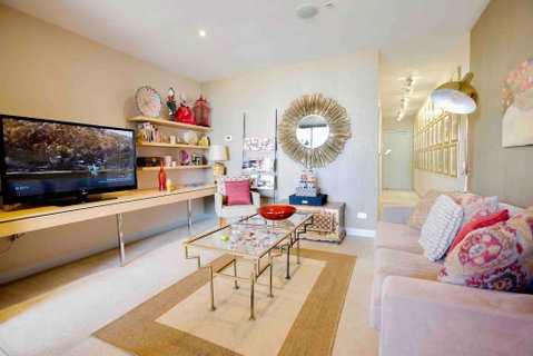 Stylish 1 Bedroom Apartment Amazing City Views - Accommodation Southport 2