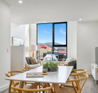 Stylish Townhouse - Southport Accommodation