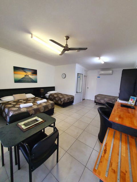 Sunseeker Motel - Southport Accommodation 3