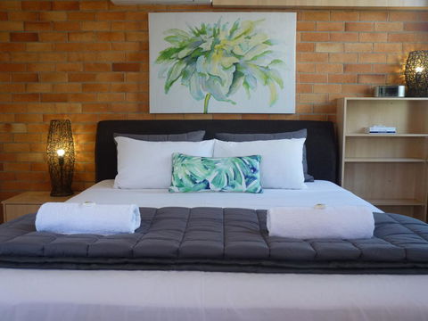 Sunseeker Motel - Southport Accommodation 0