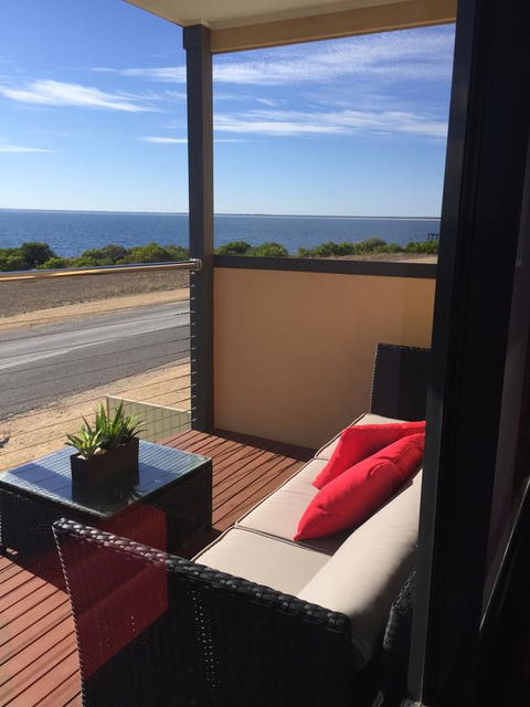Sunset Cove Beach House - Southport Accommodation 3