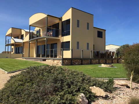 Sunset Cove Beach House - Southport Accommodation 0